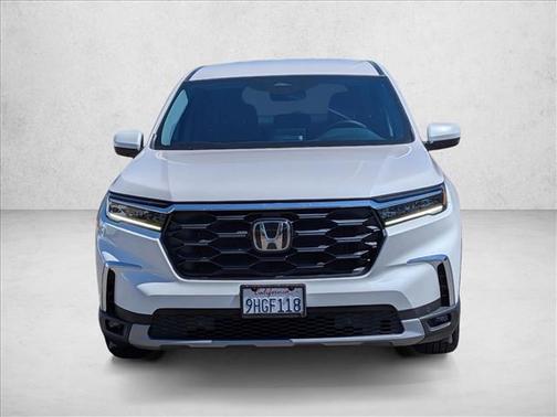 Platinum White Pearl 2023 Honda Pilot EX-L 8 Passenger