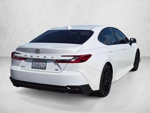 Ice Cap 2025 Toyota Camry SE