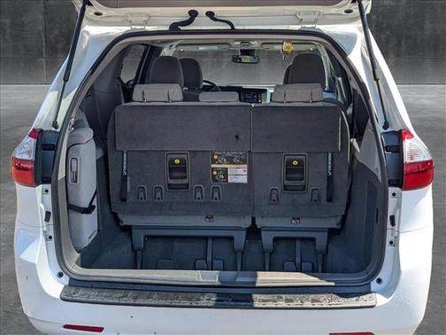 2018 Toyota Sienna LE