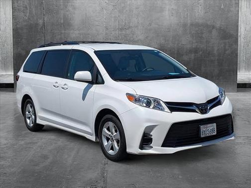 2018 Toyota Sienna LE