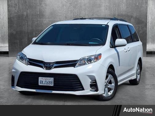 2018 Toyota Sienna LE