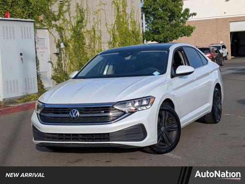 Opal White Pearl 2023 Volkswagen Jetta 1.5T SE