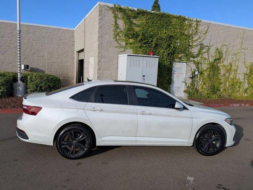 Opal White Pearl 2023 Volkswagen Jetta 1.5T SE