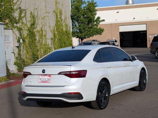 Opal White Pearl 2023 Volkswagen Jetta 1.5T SE