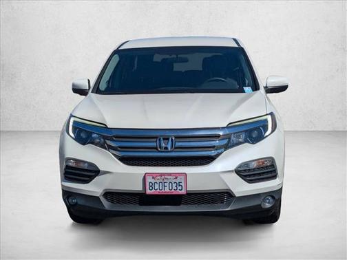 White 2018 Honda Pilot EX