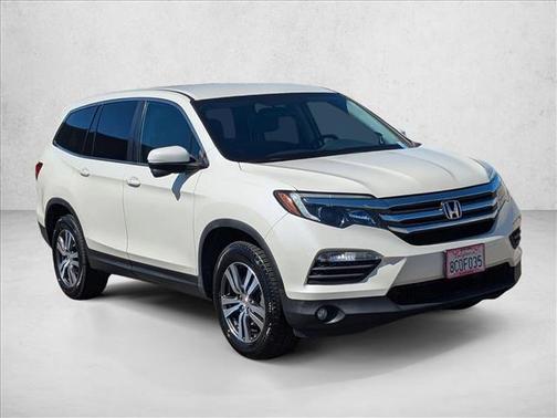 White 2018 Honda Pilot EX