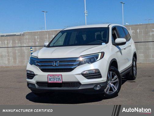 White 2018 Honda Pilot EX