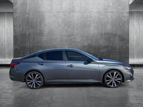 2020 Nissan Altima SR FWD