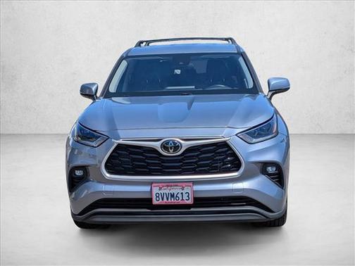 Moon Dust 2021 Toyota Highlander LE