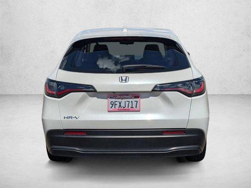 Platinum White Pearl 2023 Honda HR-V LX