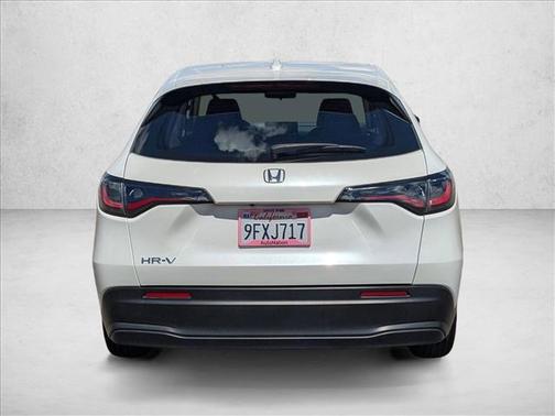 Platinum White Pearl 2023 Honda HR-V LX