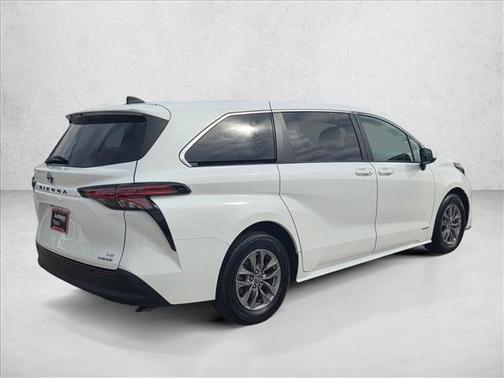 2021 Toyota Sienna LE