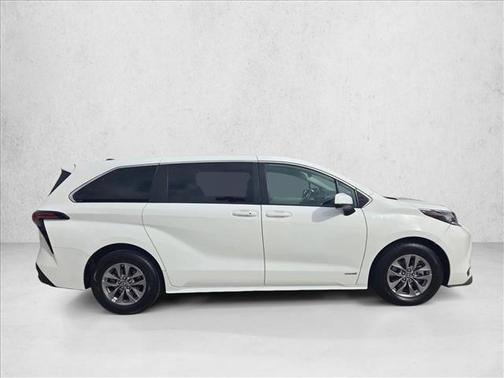 2021 Toyota Sienna LE