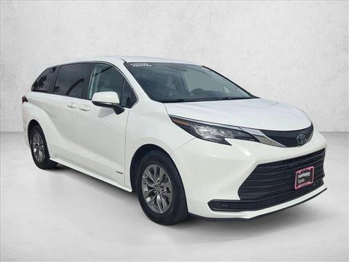 2021 Toyota Sienna LE