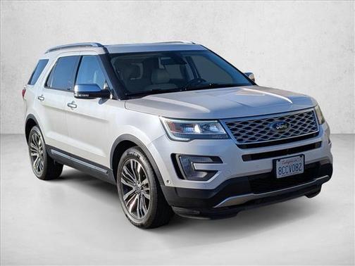 White Platinum Metallic Tri-Coat 2017 Ford Explorer Platinum