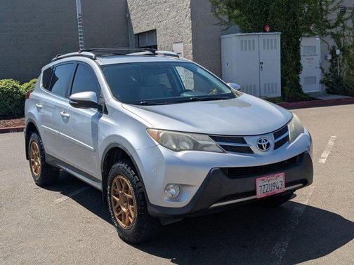 Classic Silver Metallic 2013 Toyota RAV4 XLE