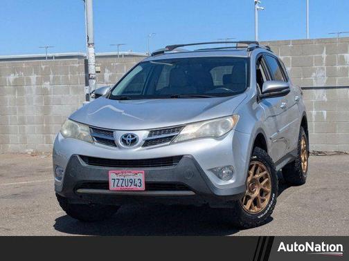 Classic Silver Metallic 2013 Toyota RAV4 XLE