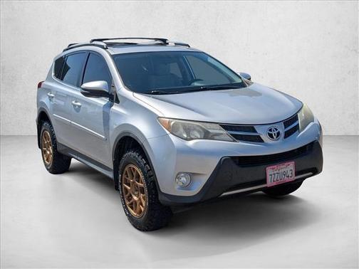 Classic Silver Metallic 2013 Toyota RAV4 XLE