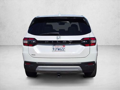 Platinum White Pearl 2024 Honda Pilot EX-L 7 Passenger