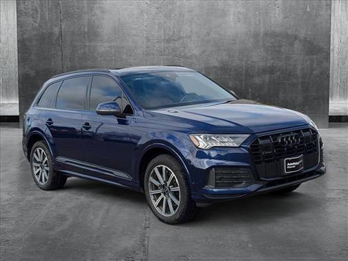 2022 Audi Q7 45 Premium Plus