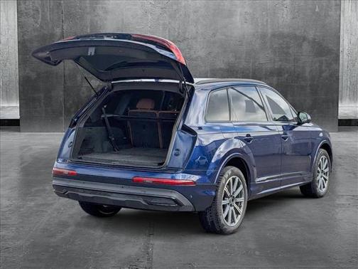 2022 Audi Q7 45 Premium Plus