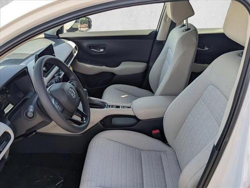 Platinum White Pearl 2026 Honda HR-V LX