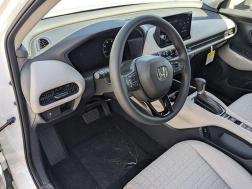 Platinum White Pearl 2026 Honda HR-V LX