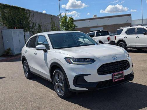 Platinum White Pearl 2026 Honda HR-V LX