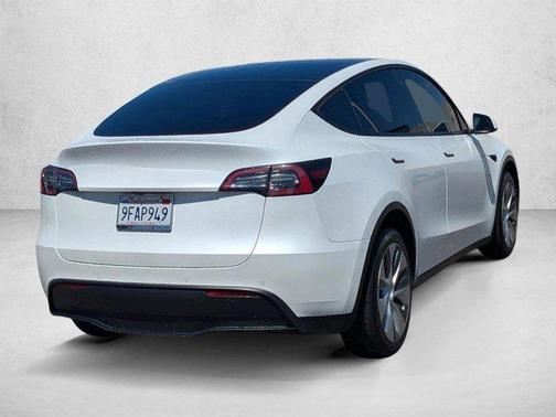 Pearl White Multi-Coat 2022 Tesla Model Y Long Range Dual Motor All-Wheel Drive