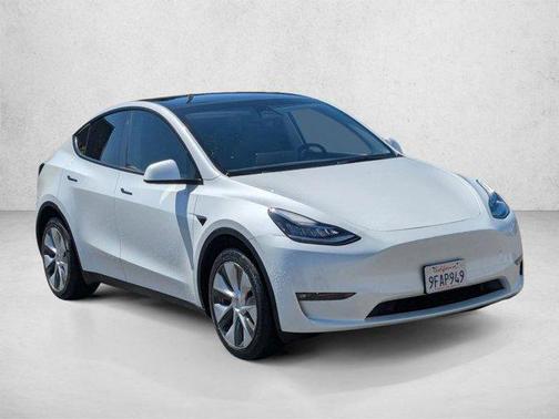 Pearl White Multi-Coat 2022 Tesla Model Y Long Range Dual Motor All-Wheel Drive