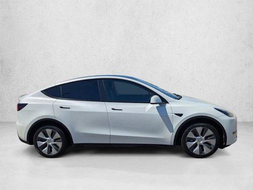 Pearl White Multi-Coat 2022 Tesla Model Y Long Range Dual Motor All-Wheel Drive