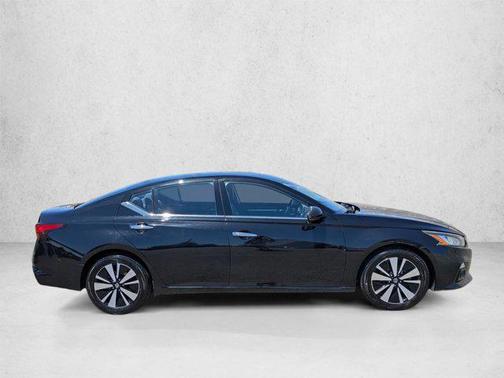 Super Black 2019 Nissan Altima 2.5 SV