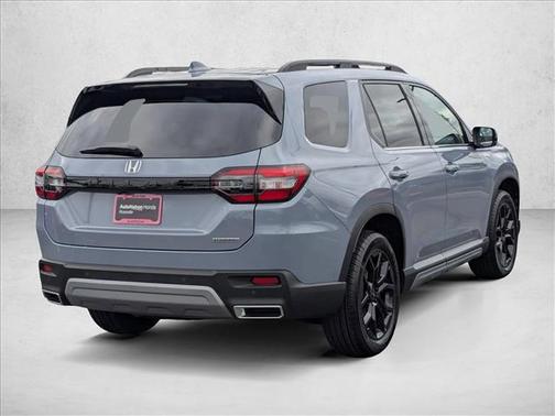 2025 Honda Pilot Touring 8-Passenger