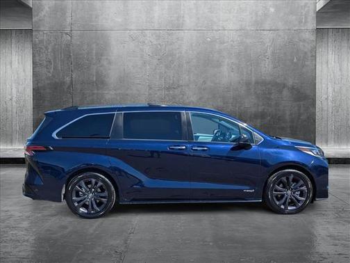 2021 Toyota Sienna XSE 7 Passenger