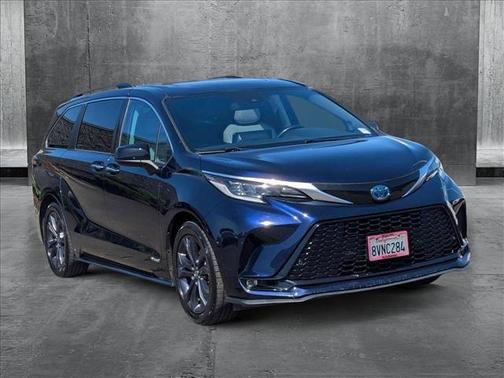 2021 Toyota Sienna XSE 7 Passenger