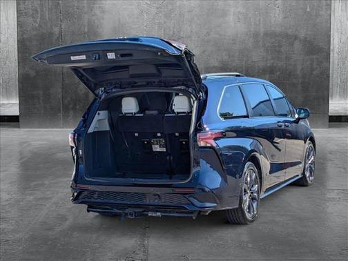 2021 Toyota Sienna XSE 7 Passenger