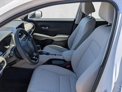 Platinum White Pearl 2027 Honda HR-V LX