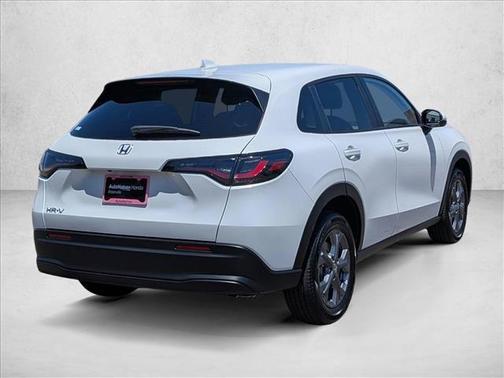 Platinum White Pearl 2027 Honda HR-V LX
