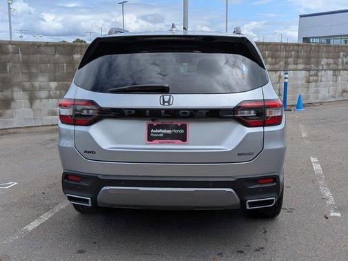 Solar Silver Metallic 2026 Honda Pilot Touring 8-Passenger