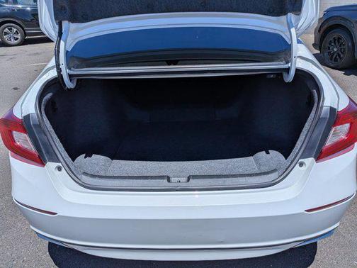 Platinum White Pearl 2018 Honda Accord LX