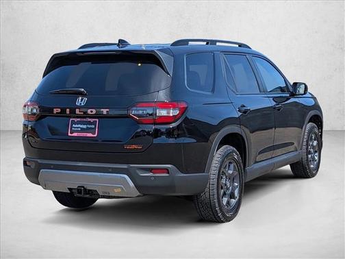 Crystal Black Pearl 2026 Honda Pilot TrailSport