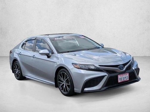 Celestial Silver Metallic 2022 Toyota Camry SE