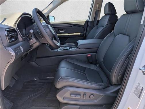 Platinum White Pearl 2026 Honda Pilot Touring 8-Passenger