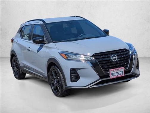 Boulder Gray Pearl 2022 Nissan Kicks SR