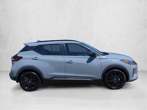 Boulder Gray Pearl 2022 Nissan Kicks SR