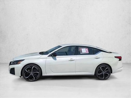2023 Nissan Altima SR FWD
