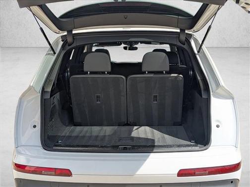 Glacier White Metallic 2023 Audi Q7 45 Premium Plus