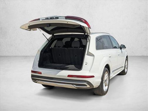 Glacier White Metallic 2023 Audi Q7 45 Premium Plus