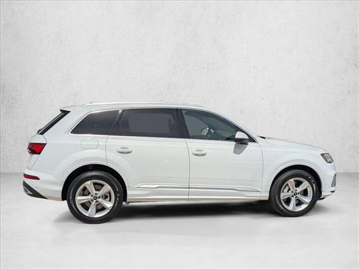 Glacier White Metallic 2023 Audi Q7 45 Premium Plus
