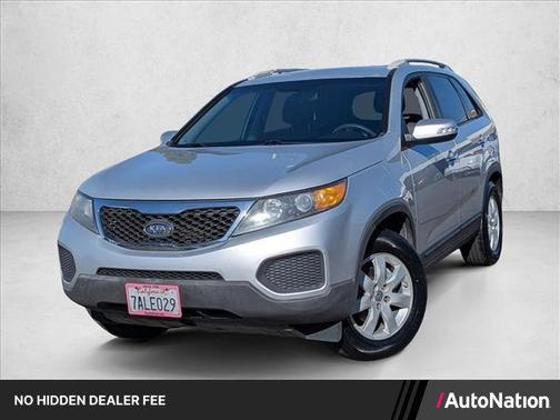 Bright Silver 2013 Kia Sorento LX